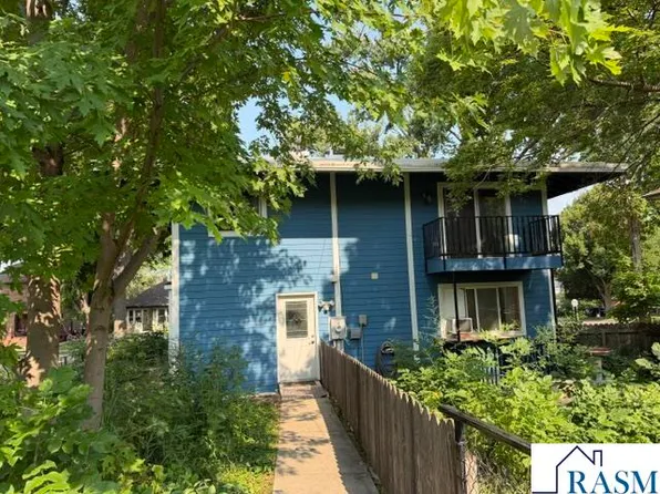 923 N 5th St, Mankato, MN 56001