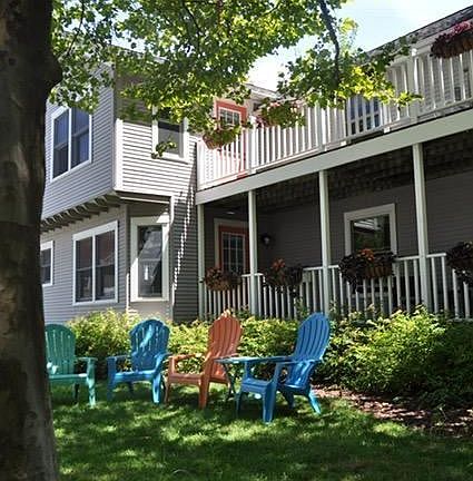 5th image of 221 Clinton Ave