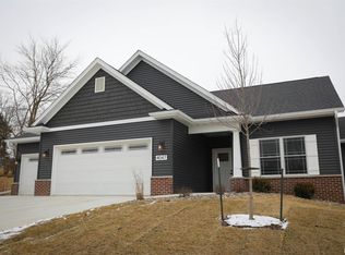 4047 Meadowlark Ct, Bettendorf, IA 52722