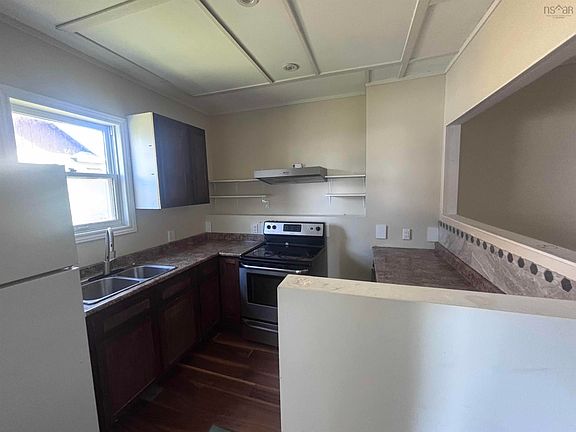 3rd image of 24 Catherine St