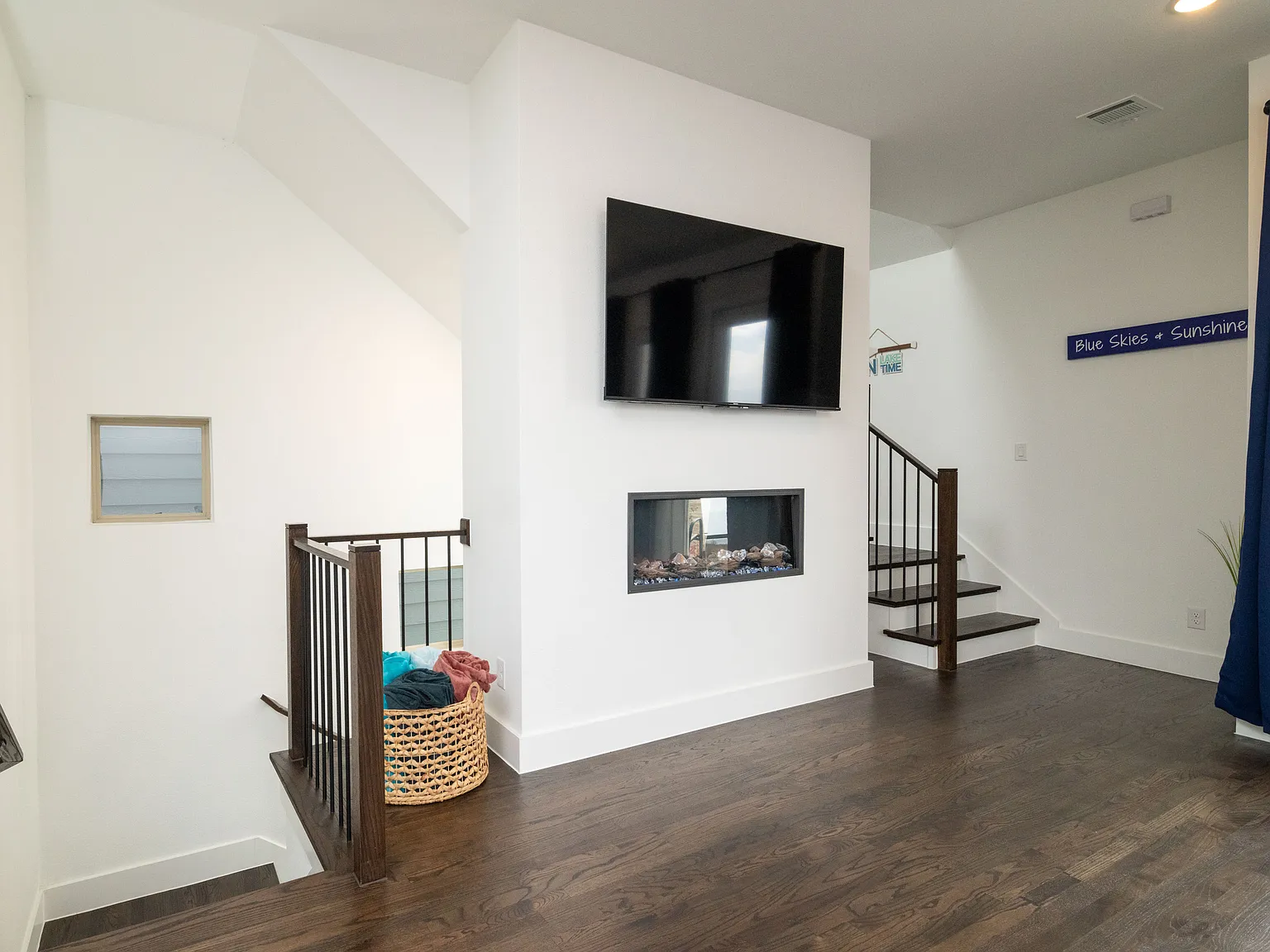 3 bed, 3.5 bath, 2100 sqft, $5,500 — Photo 4
