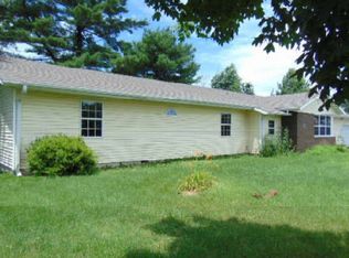 519 N Monroe St, Kinmundy, IL 62854