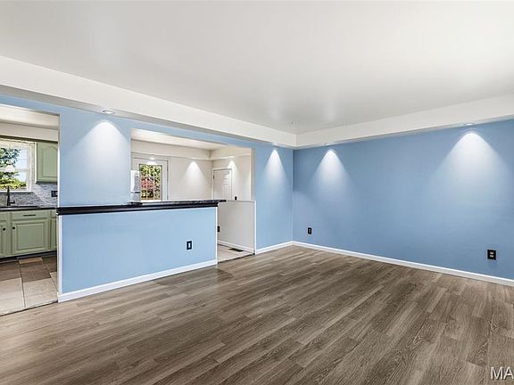 3rd image of 1285 Acredale Dr