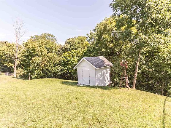 2nd image of 2020 Woodcrest Dr