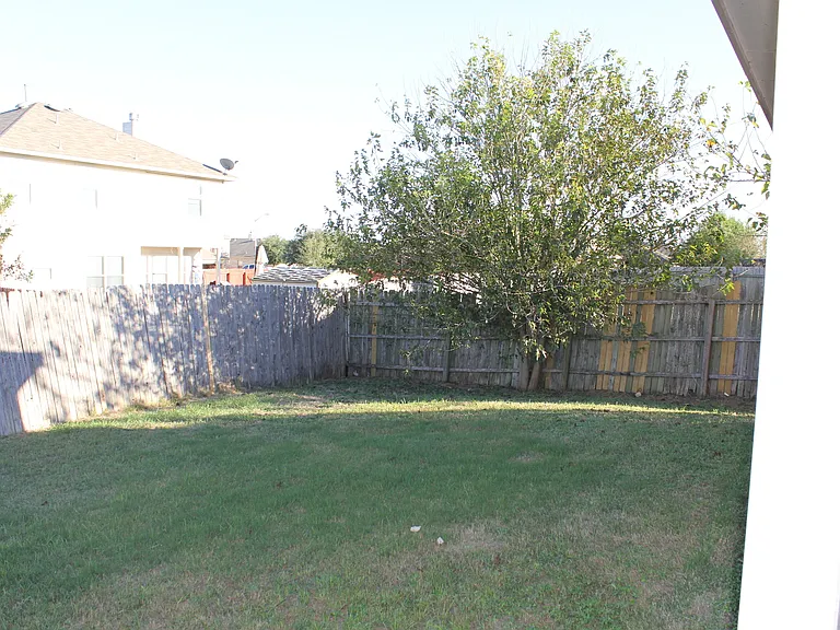 208 Firwood N — Photo 24