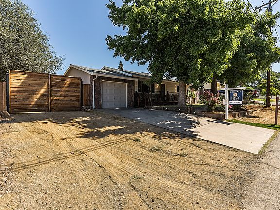 3rd image of 3769 Annabelle Ave