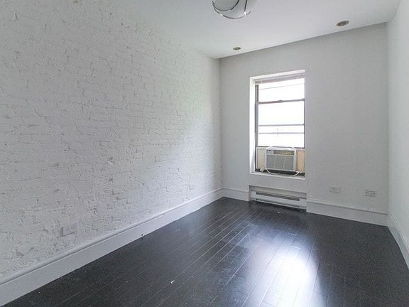 4th image of 164 E 61st St #400