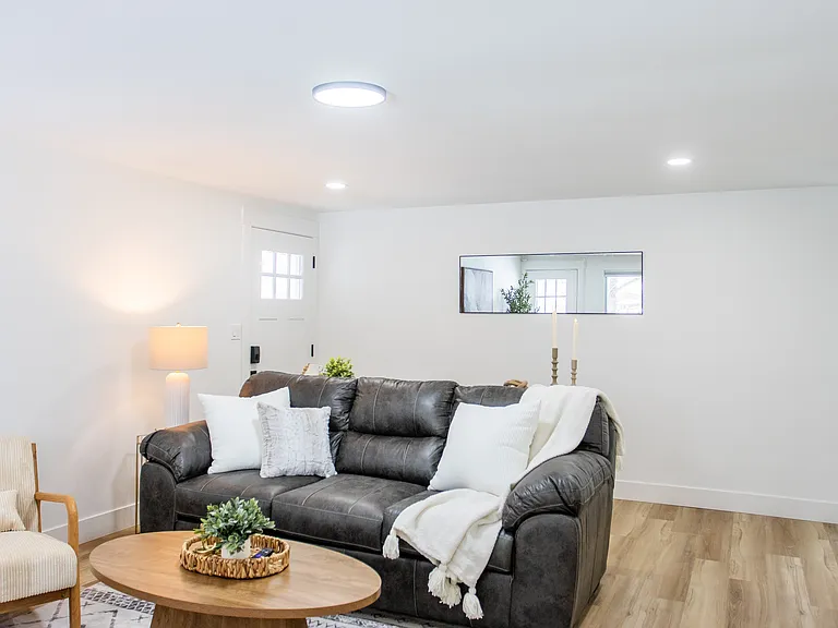 3209 Waltham Ave — Photo 30