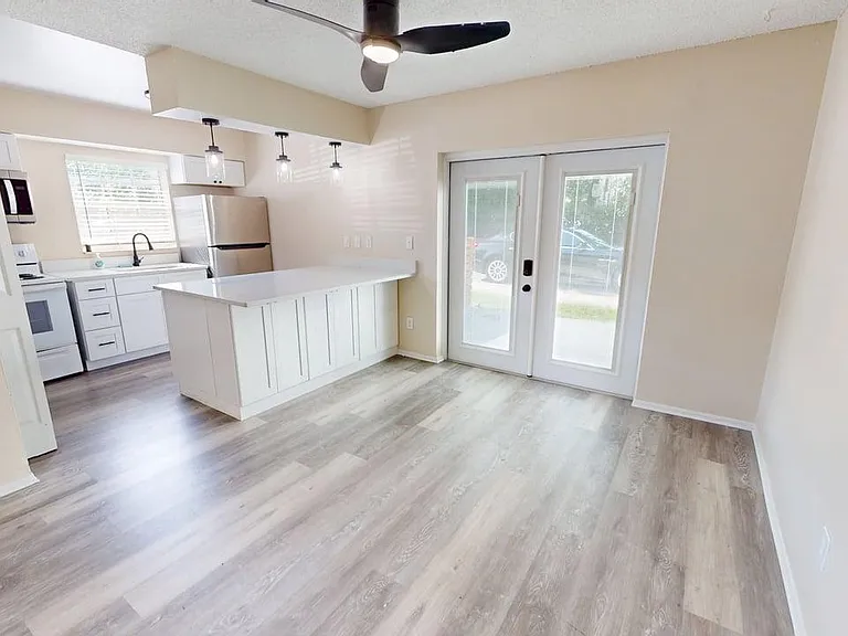 1228 E Muriel St #A — Photo 2