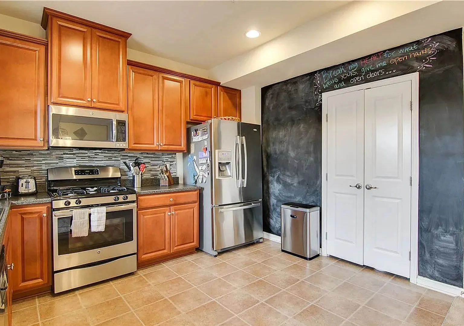 Beautiful 3-Bedroom, 2.5-Bath Townhome in Wexford available September 1! — Photo 2