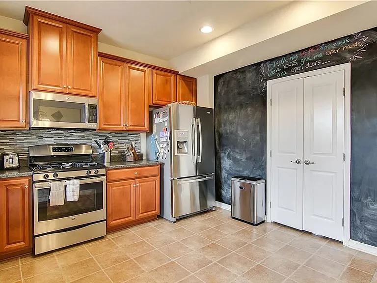 506 Broadmore Ln — Photo 2