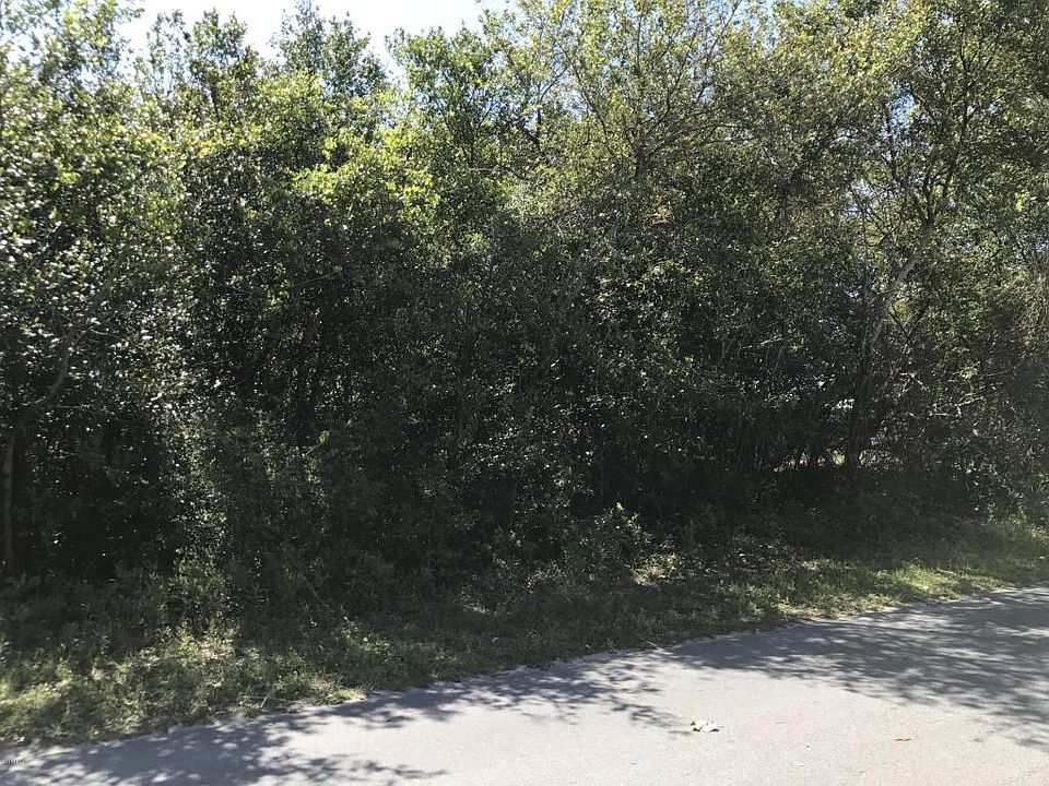 2nd image of 218 Casa Pl