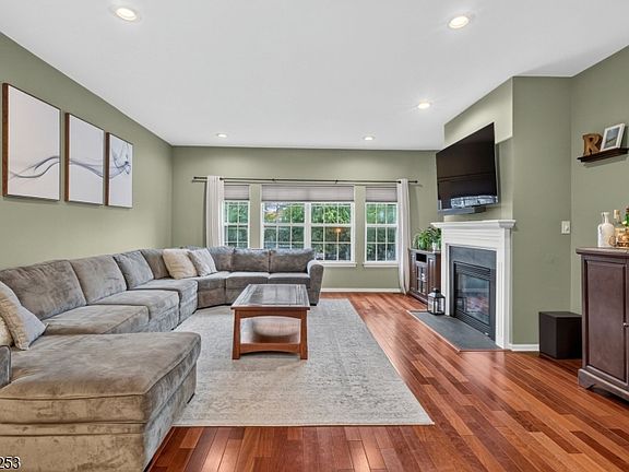 5th image of 252 Ridge Dr