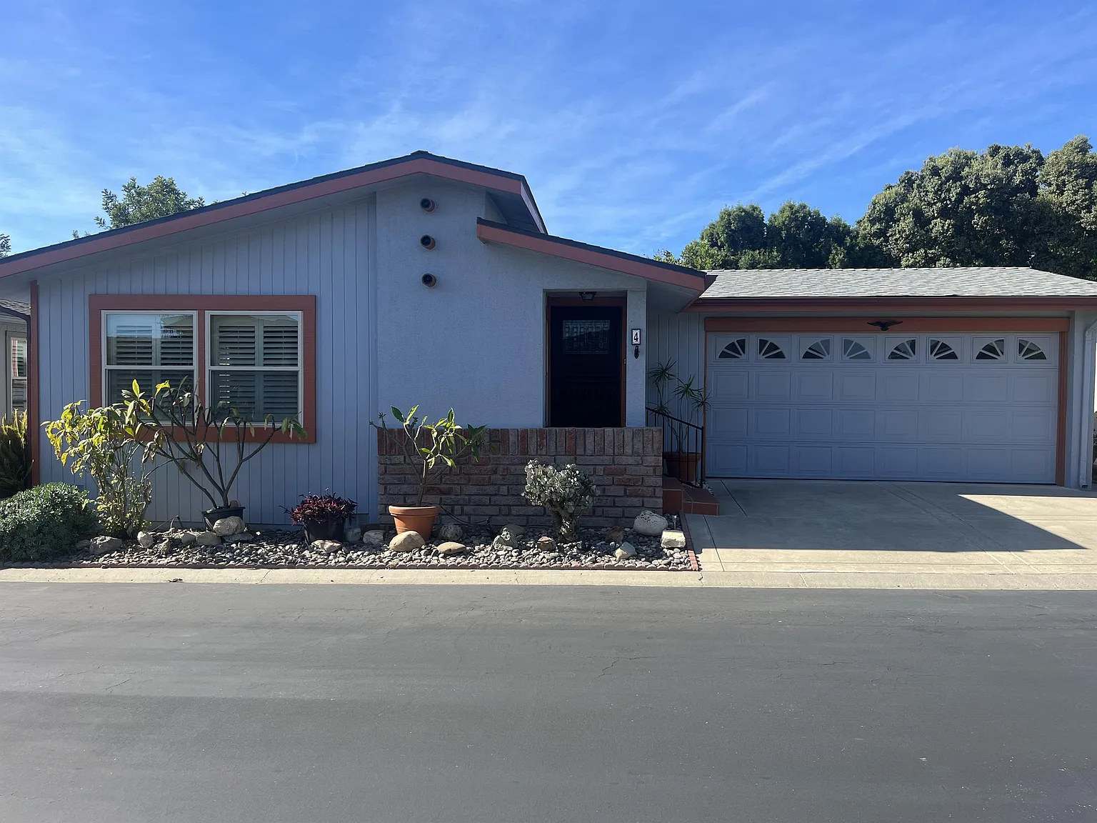 Johnson Dr 1220 #4 - 1 — Photo 2