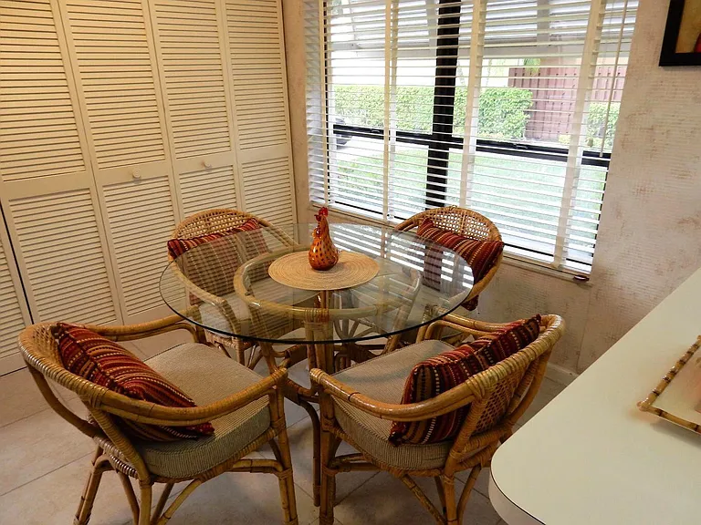 225 Old Meadow Way — Photo 7