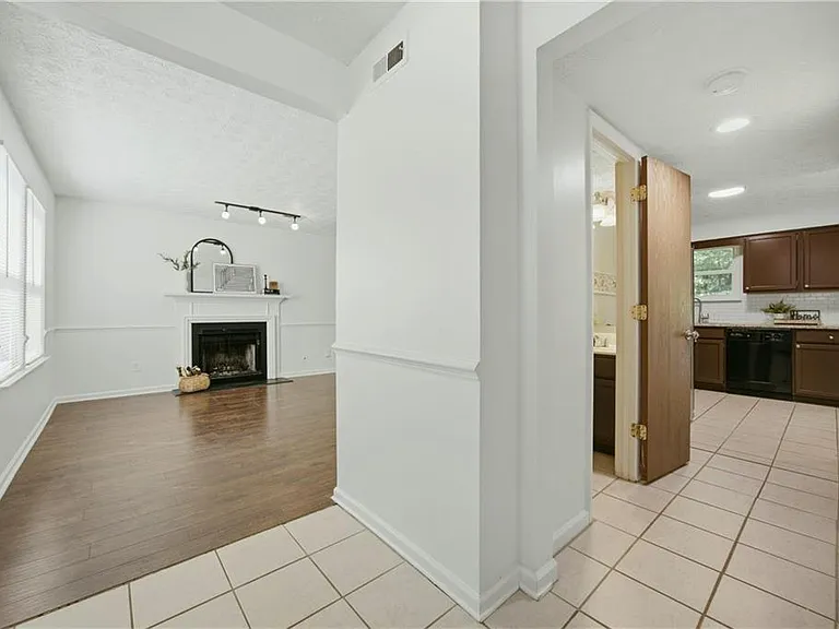 10420 Virginia Pine Ln — Photo 2