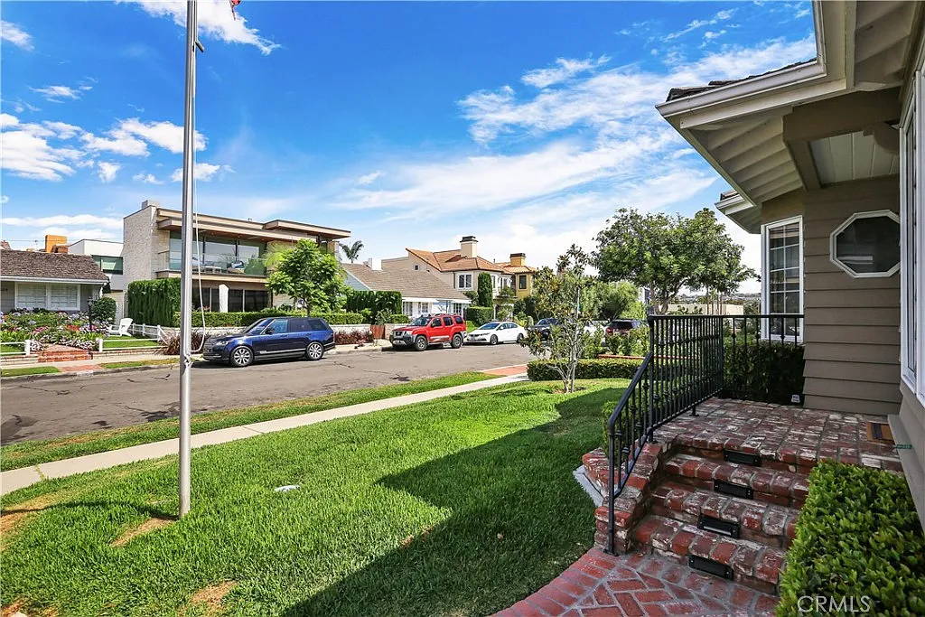 2 bed, 2.5 bath, 1761 sqft, $9,275 — Photo 2