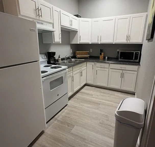 1201 E Broadway Ave #E — Photo 3