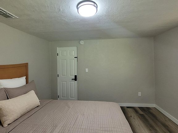 5th image of 3031 SE 15th St