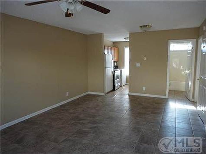 2nd image of 185 Oak St APT 3