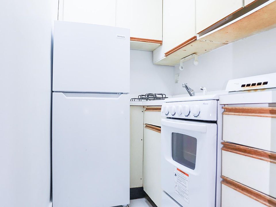 1st image of 3727 N Pine Grove Ave #108