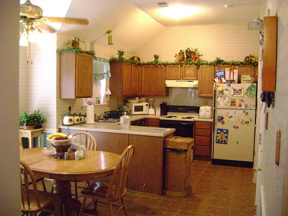 Kitchen w/Breakfast Nook