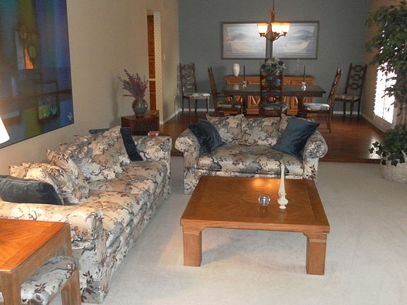3rd image of 209 E Aster Dr