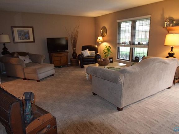 5th image of 32 Knollwood Dr