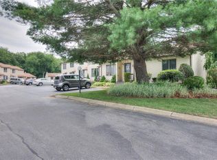 28 Kristee Cir, West Warwick, RI 02893