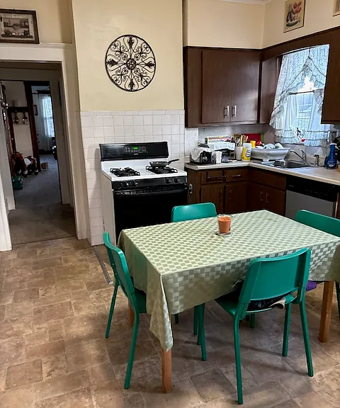 421-423 Highland Ave #2 — Photo 3
