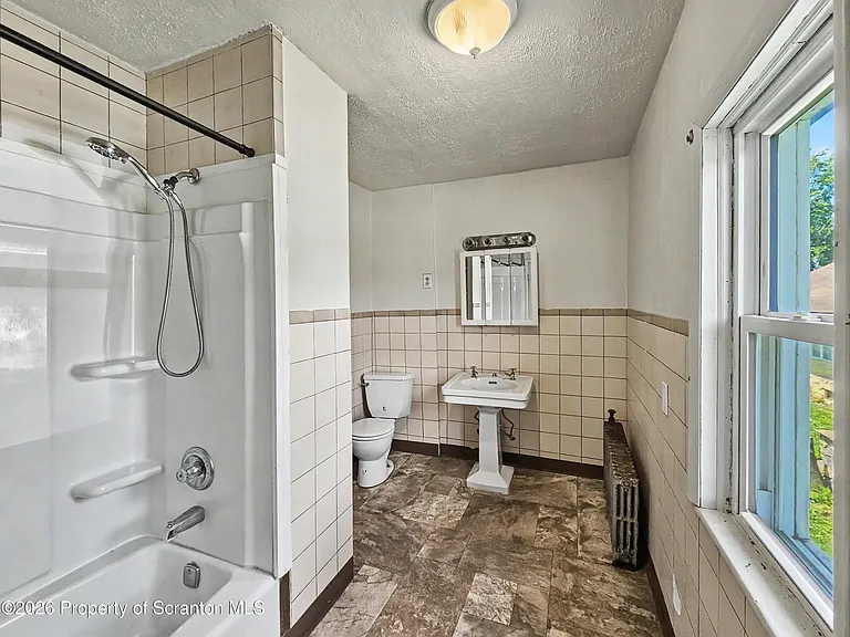 1315 Farr St #2 — Photo 3