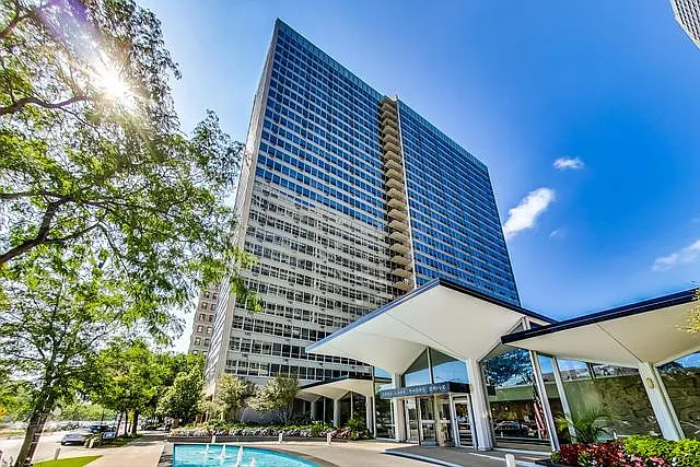 3550 N Lake Shore Dr #902 — Photo 2