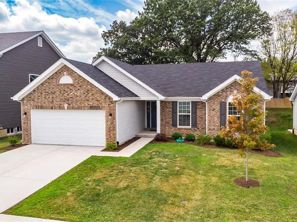 811 Crestwood Ct, O'Fallon, MO 63366