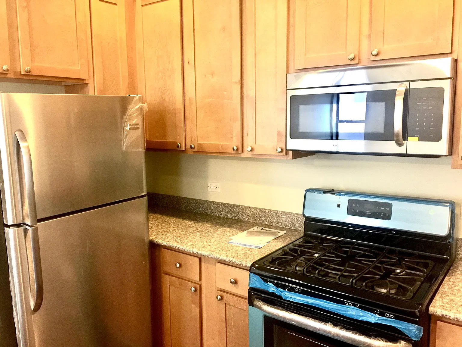 2 bed, 1000 sqft, $2,000 — Photo 3