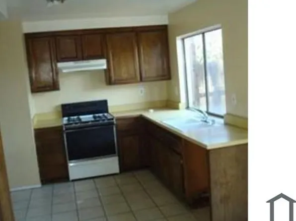 7934 Primrose Ln, Highland, CA 92346