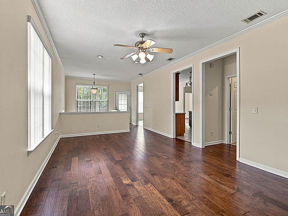 3rd image of 148 Drayton Cir