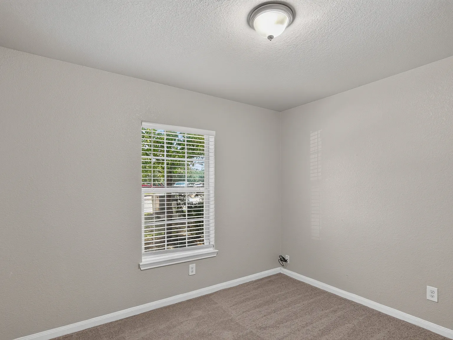 3 bed, 1404 sqft, $2,200 — Photo 3