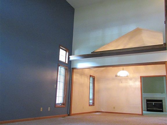 3rd image of 2005 Creeksedge Dr
