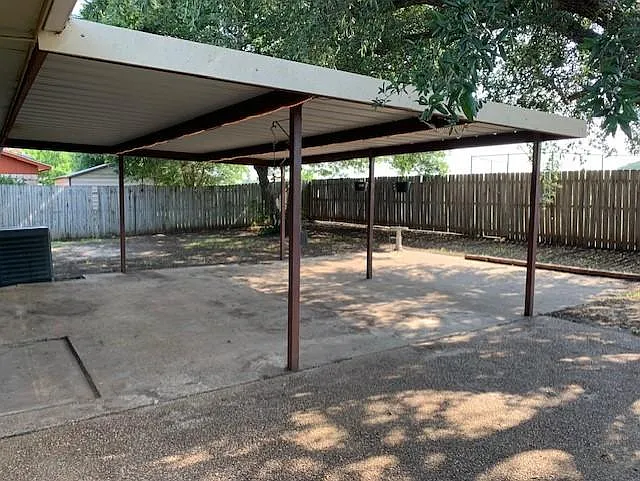 1301 N Knowles Dr — Photo 15