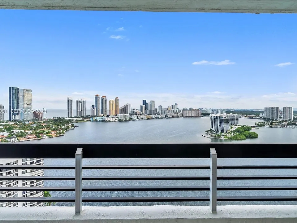 3530 Mystic Pointe Dr #3210