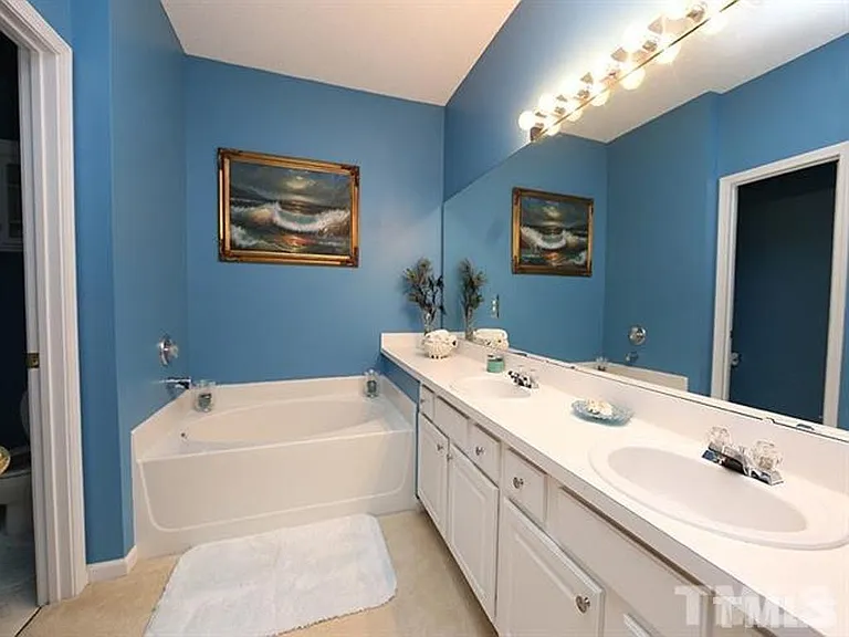 207 Mannington Dr — Photo 10
