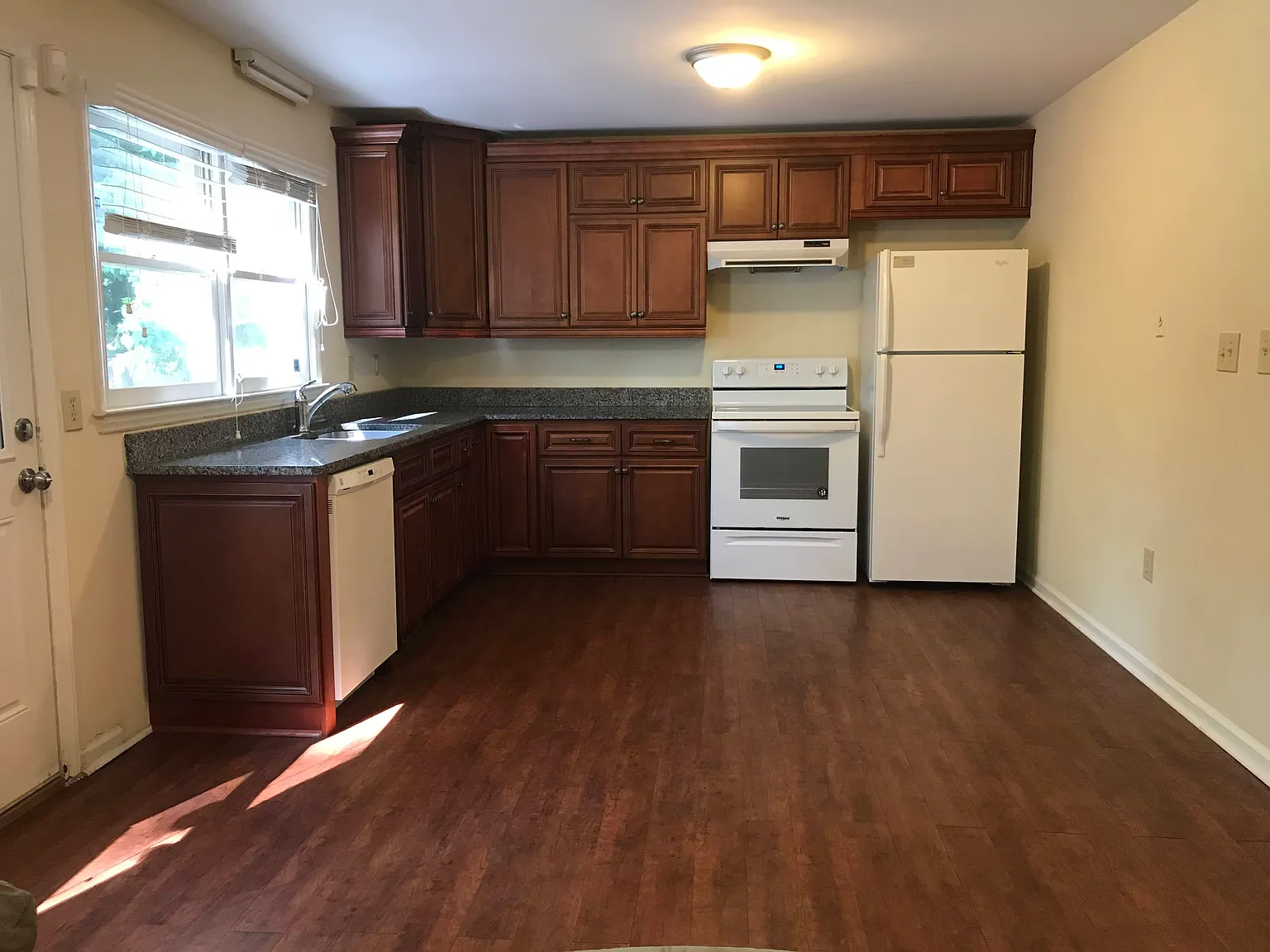 4 bed, 3.5 bath, 1408 sqft, $3,850 — Photo 3