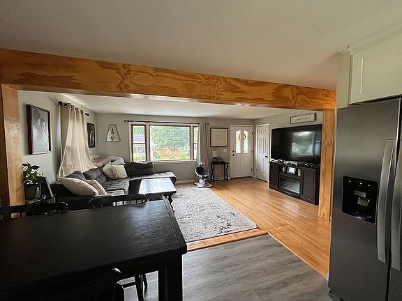 4th image of 10 Terrace Ave