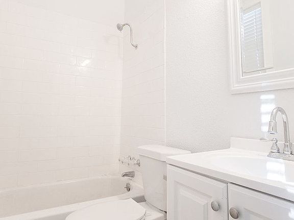 4th image of 711 E Carson St APT A3