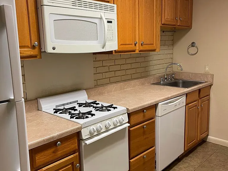 606 S Trenton St #23 — Photo 10
