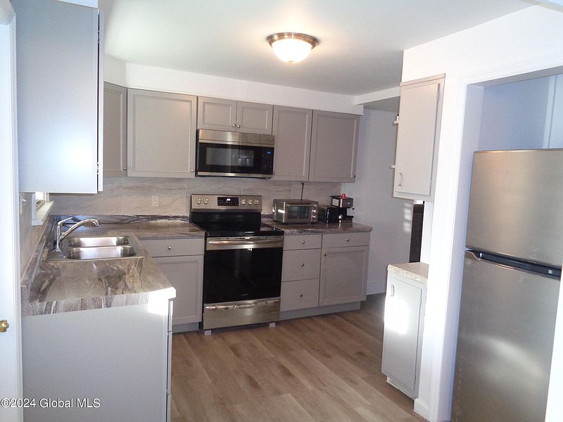 5th image of 3002 Westside Avenue