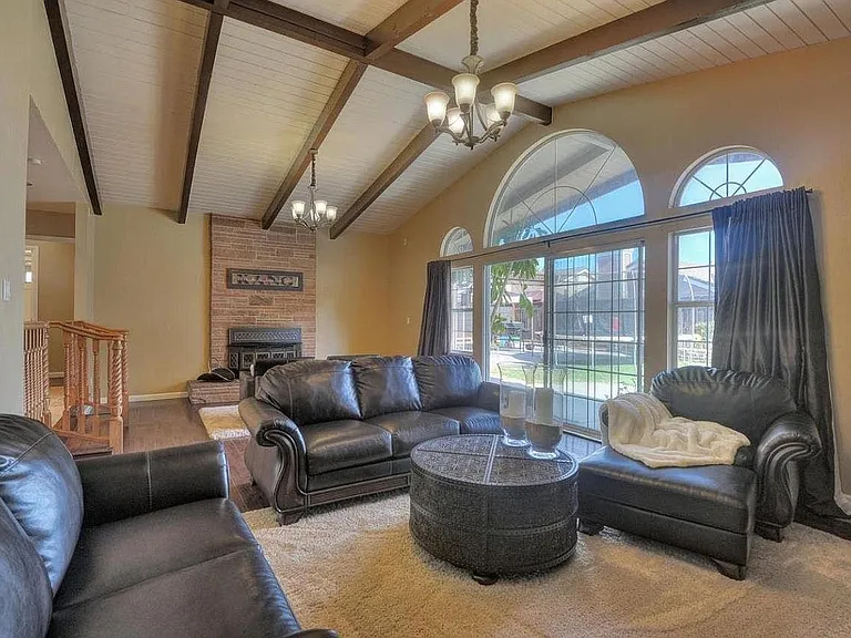38061 Iris Ct — Photo 1