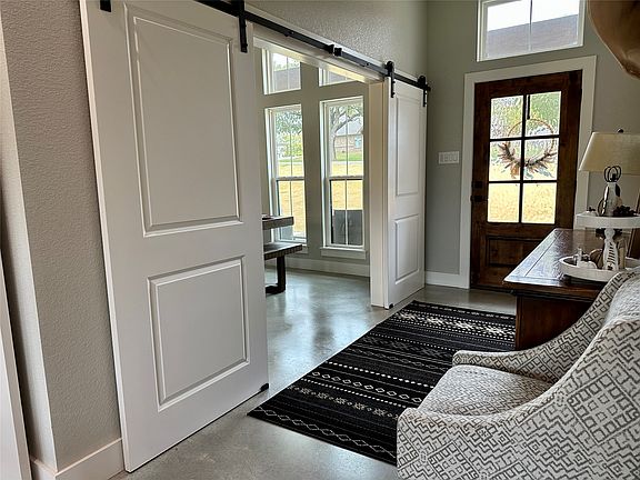 4th image of 105 Proctor Ln