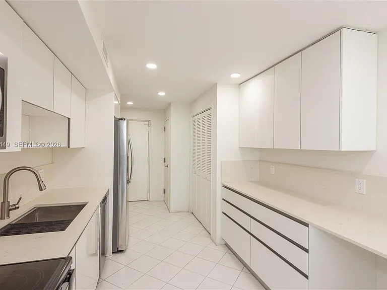 600 Grapetree Dr #8FS — Photo 9