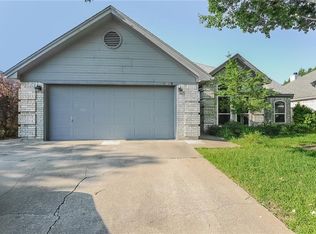 6048 Hillglen Dr, Watauga, TX 76148